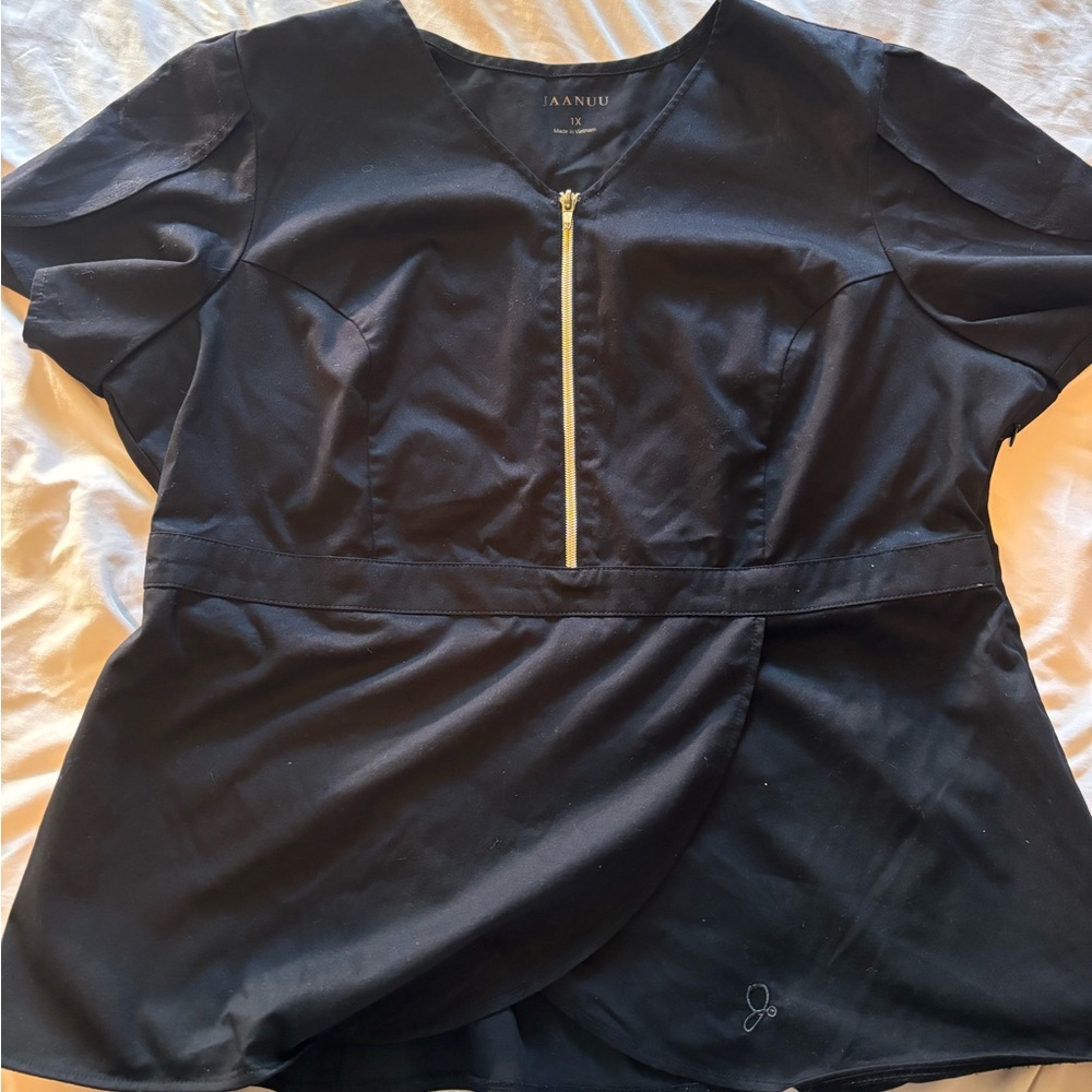 Jaanuu scrub top